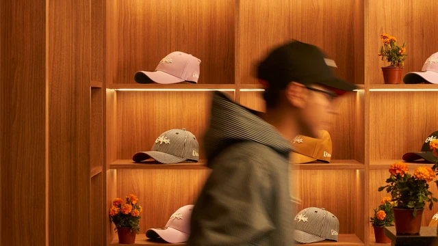 REPISAS NEW ERA × DELFINO CAFÉ